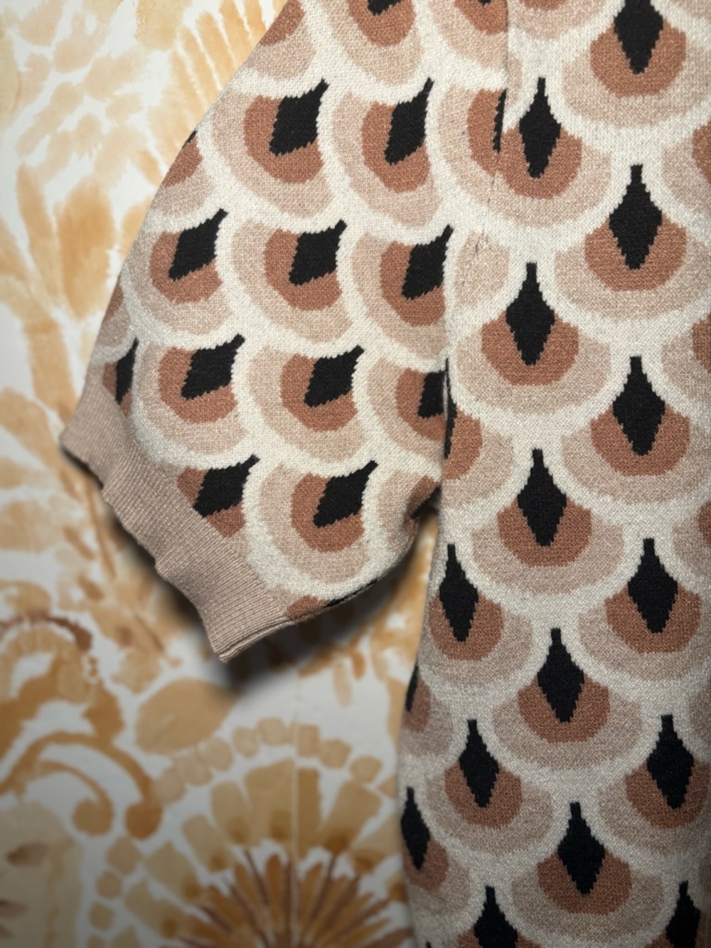 Christian Siriano Geo Knit Sweater Top M Neutral Scallop Pattern Short Sleeve - Picture 6 of 7